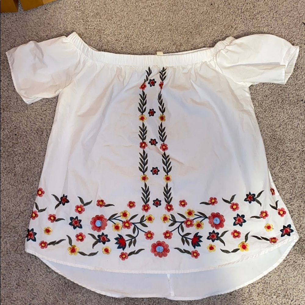 Off the shoulder white top!